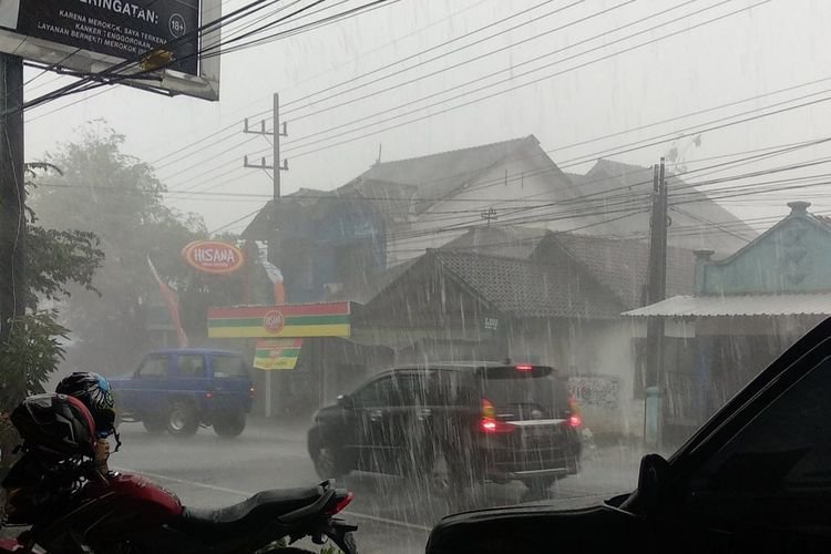 BMKG: Waspadai Hujan Petir dan Angin Kencang di Balikpapan–Samarinda